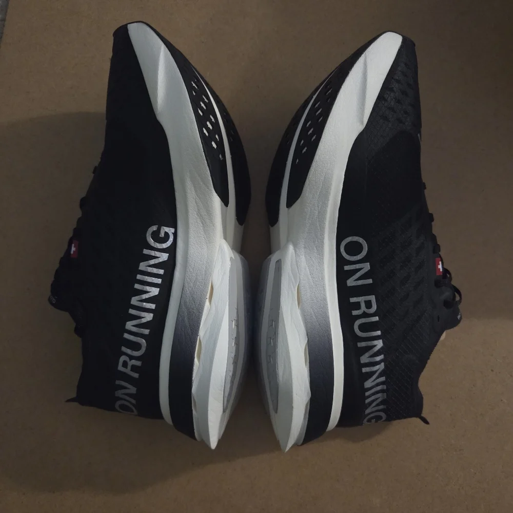 On Running Sneakers Cloudboom Strike 7.5 Women - Picture 7 of 13